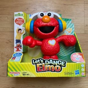 NWT Elmo “Let’s Dance” Toy ✨